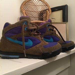 Nike caldera plus hiking sz 7 barely worn/vintage